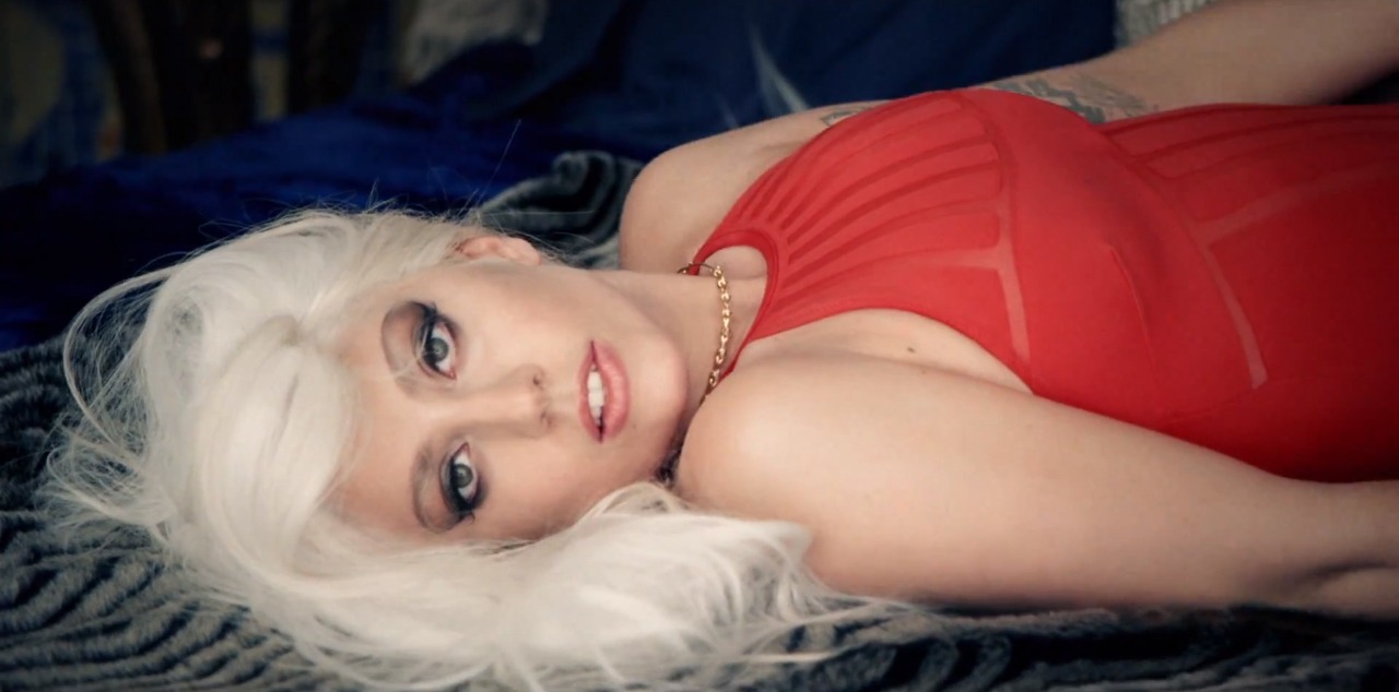 lady-gaga-guy-clip_0001