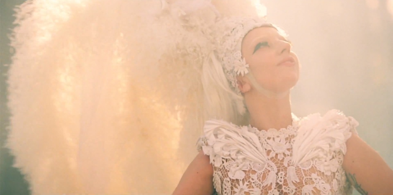 lady-gaga-guy-clip_0009