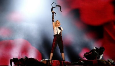 Madonna brit awards 2015 chute