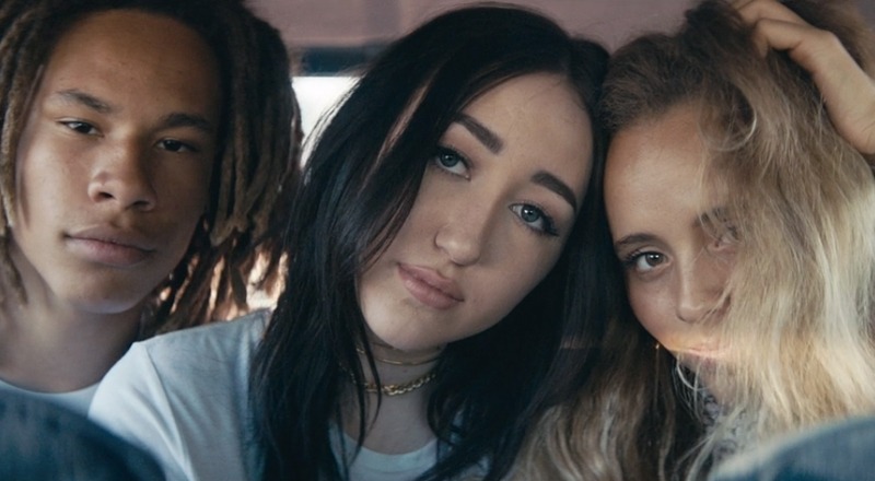 noah-cyrus-stay-together