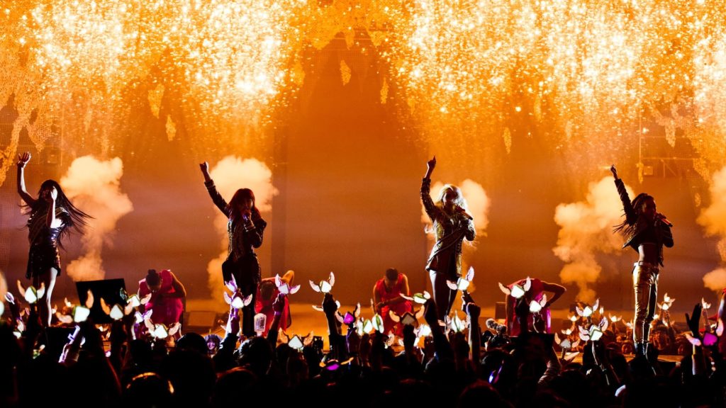 2ne1 crush aon tour