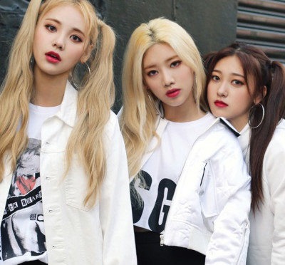 LOONA (Odd Eye Circle) Girl Front 